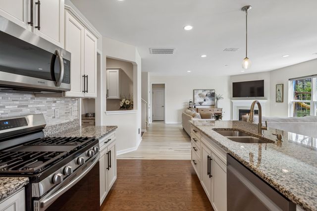 4006 Compass Pointe Ct, Thompsons Station, TN 37179