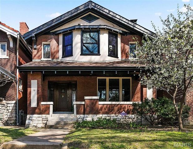 10 Lawn Place, St Louis, MO 63110