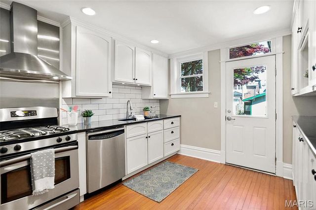 10 Lawn Place, St Louis, MO 63110