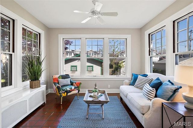 10 Lawn Place, St Louis, MO 63110