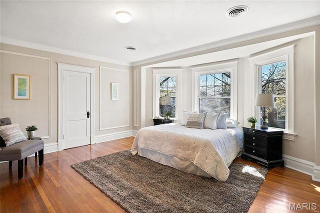 10 Lawn Place, St Louis, MO 63110