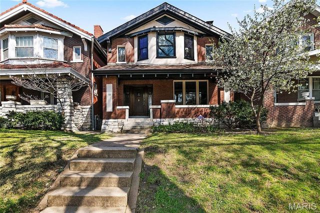 10 Lawn Place, St Louis, MO 63110