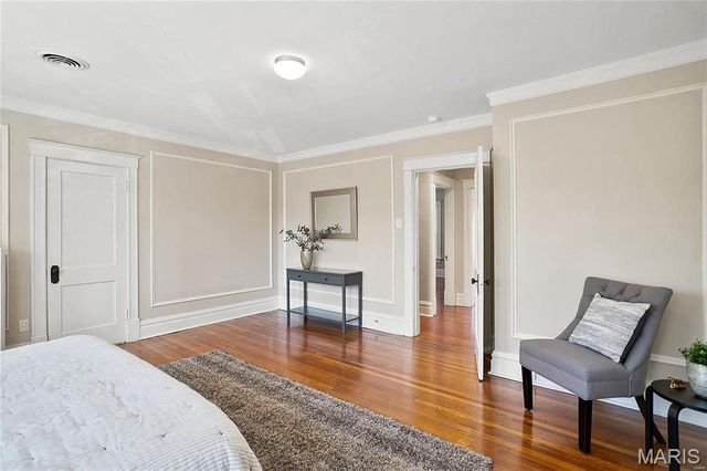 10 Lawn Place, St Louis, MO 63110