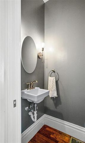 10 Lawn Place, St Louis, MO 63110