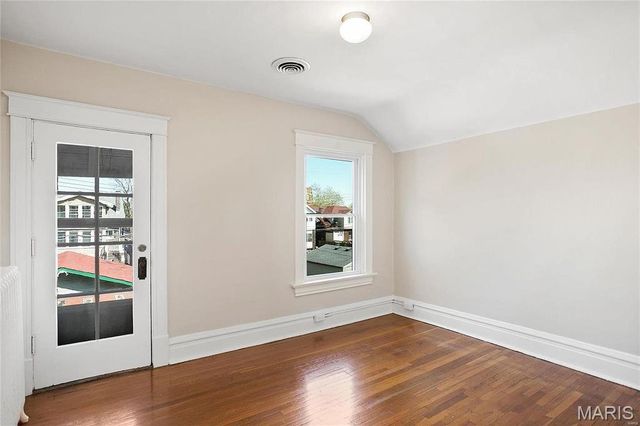 10 Lawn Place, St Louis, MO 63110