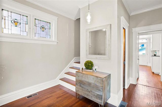 10 Lawn Place, St Louis, MO 63110