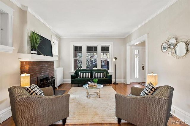 10 Lawn Place, St Louis, MO 63110