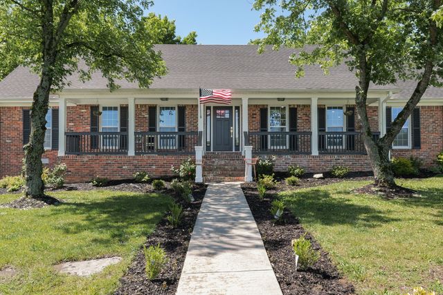 24 Lovers Ln, Fayetteville, TN 37334