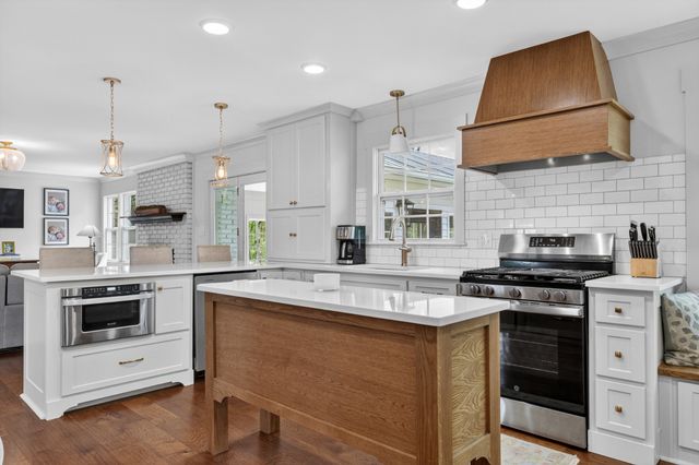 24 Lovers Ln, Fayetteville, TN 37334