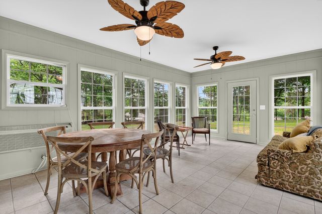 24 Lovers Ln, Fayetteville, TN 37334