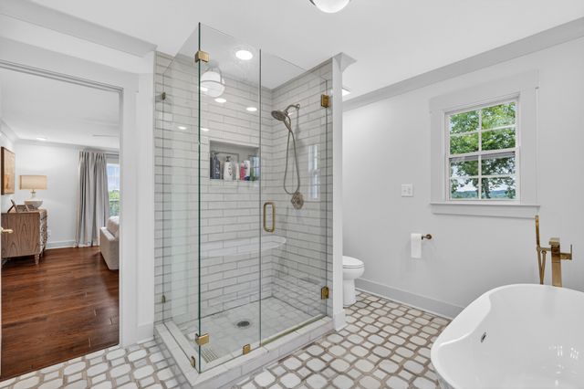 24 Lovers Ln, Fayetteville, TN 37334