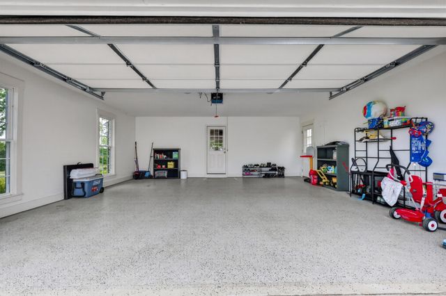 24 Lovers Ln, Fayetteville, TN 37334