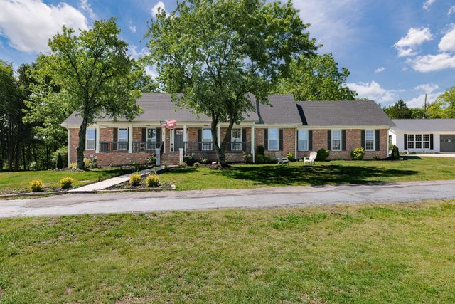 24 Lovers Ln, Fayetteville, TN 37334
