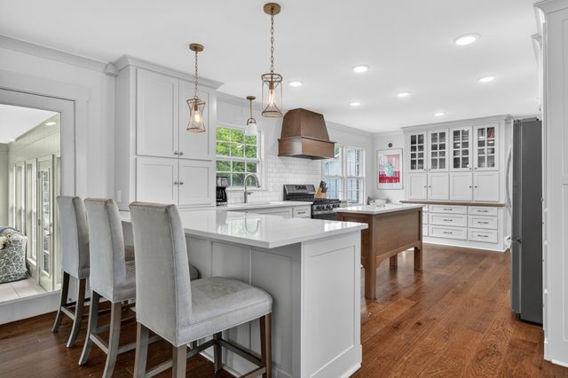 24 Lovers Ln, Fayetteville, TN 37334