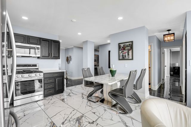 5201 S CORNELL Avenue 27D, Chicago, IL 60615