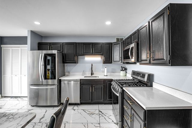 5201 S CORNELL Avenue 27D, Chicago, IL 60615