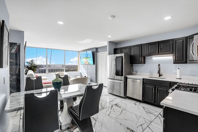 5201 S CORNELL Avenue 27D, Chicago, IL 60615