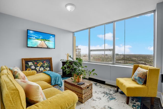 5201 S CORNELL Avenue 27D, Chicago, IL 60615