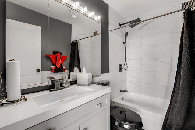 5201 S CORNELL Avenue 27D, Chicago, IL 60615