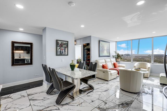 5201 S CORNELL Avenue 27D, Chicago, IL 60615