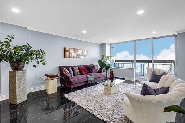 5201 S CORNELL Avenue 27D, Chicago, IL 60615