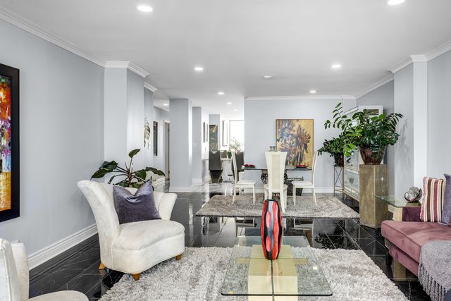 5201 S CORNELL Avenue 27D, Chicago, IL 60615