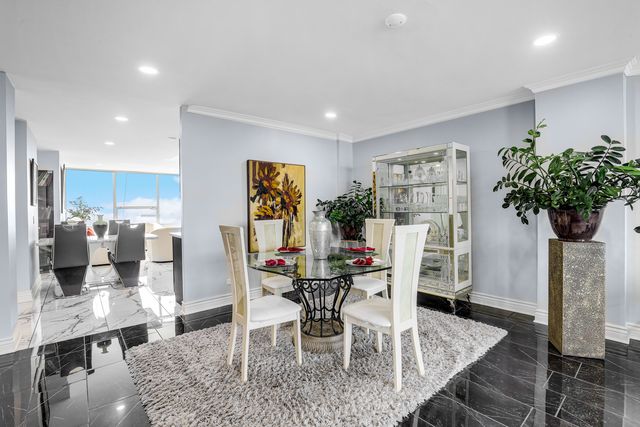 5201 S CORNELL Avenue 27D, Chicago, IL 60615