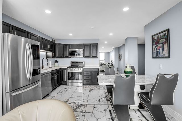 5201 S CORNELL Avenue 27D, Chicago, IL 60615