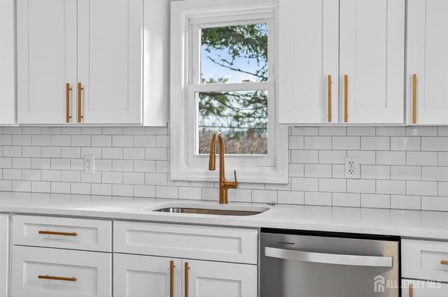 44 Harrison Street, Sayreville, NJ 08872