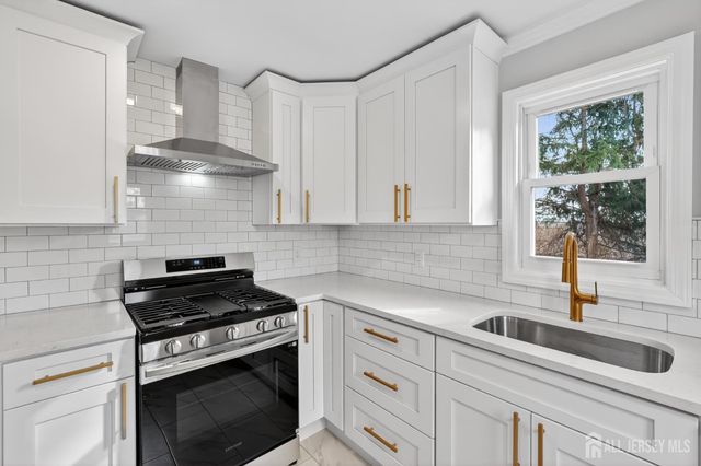 44 Harrison Street, Sayreville, NJ 08872