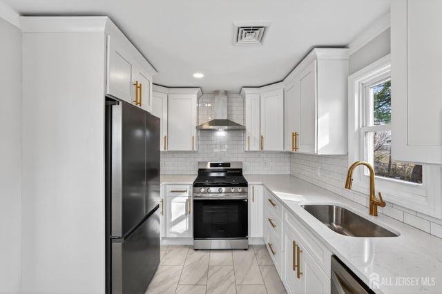 44 Harrison Street, Sayreville, NJ 08872