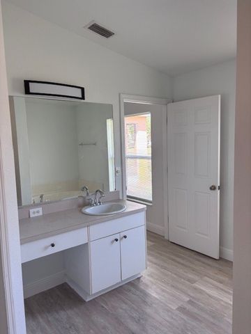 1410 11 th Lane, Vero Beach, FL 32960