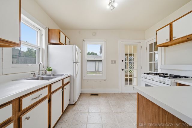 2214 E 12th Place, Tulsa, OK 74104