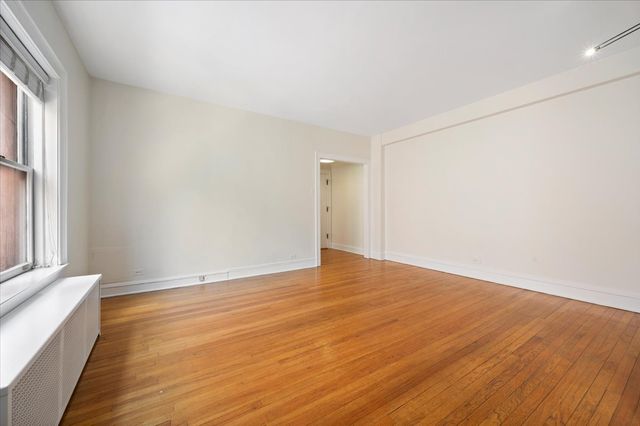 2330 N Lincoln Park W 3C, Chicago, IL 60614