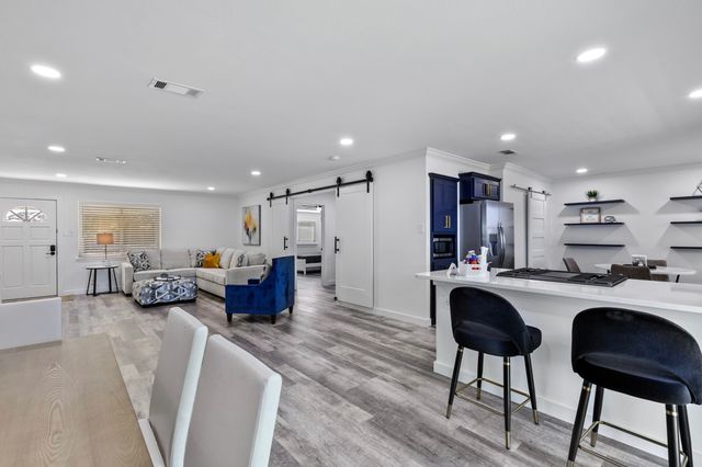 1044 Meadowbrook Drive, Grapevine, TX 76051