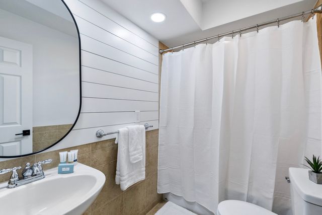 1044 Meadowbrook Drive, Grapevine, TX 76051