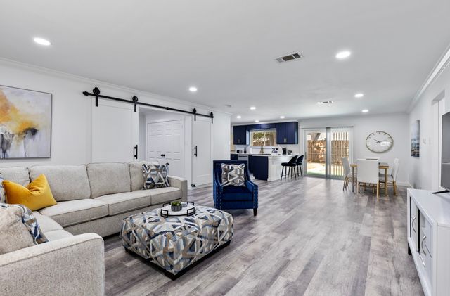 1044 Meadowbrook Drive, Grapevine, TX 76051