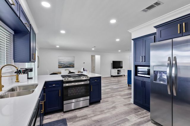 1044 Meadowbrook Drive, Grapevine, TX 76051