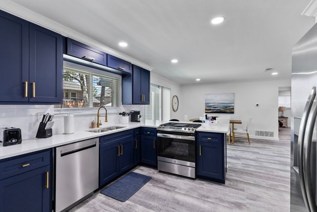 1044 Meadowbrook Drive, Grapevine, TX 76051