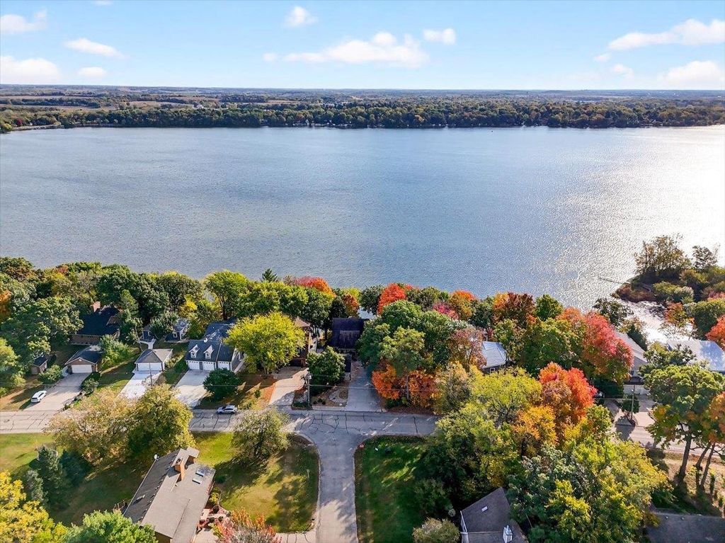 N6802 Shorewood Hills Road, Lake Mills, WI 53551