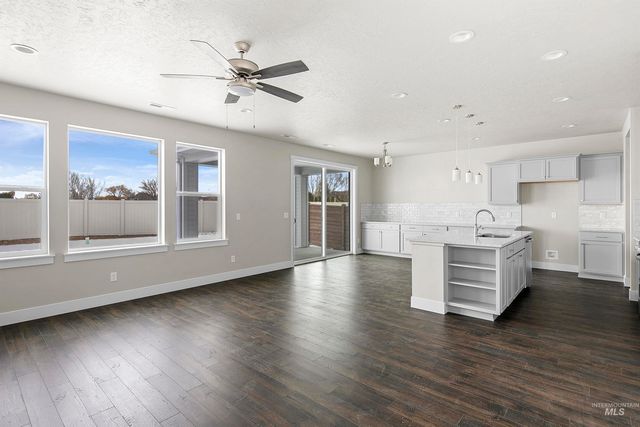 5940 N Static Line Ave, Meridian, ID 83646