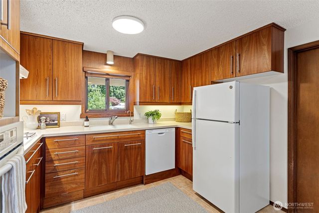 8308 99th Street Ct SW, Lakewood, WA 98498