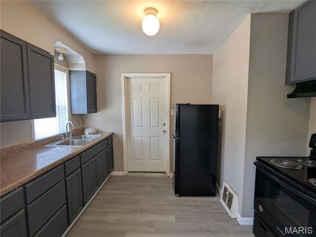 10174 Green Valley Drive, Saint Louis, MO 63136