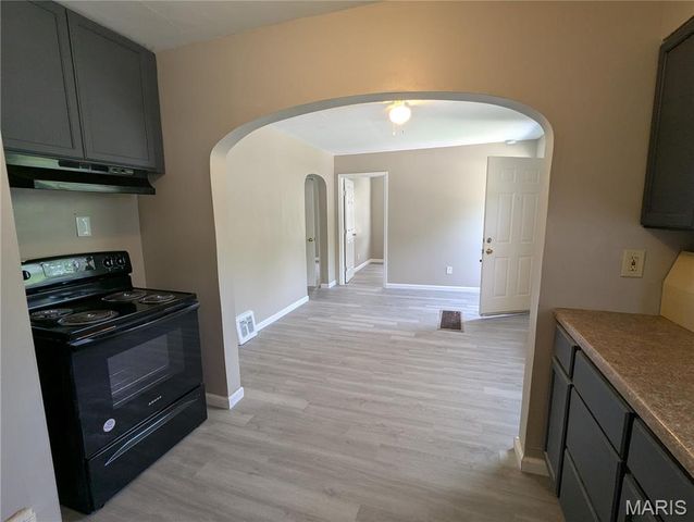 10174 Green Valley Drive, Saint Louis, MO 63136
