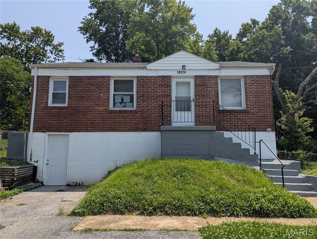 10174 Green Valley Drive, Saint Louis, MO 63136