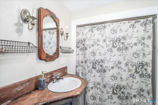 6 Weekeepeemee Road, Woodbury, CT 06798