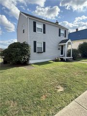 29 E 2nd Ave, Latrobe, PA 15650