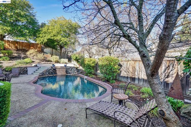 36 Savona Ct, Danville, CA 94526