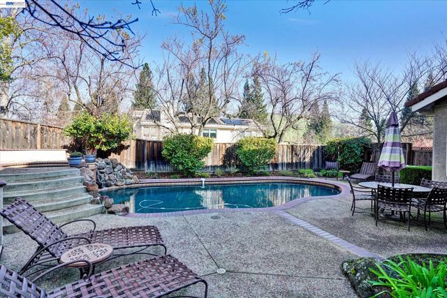 36 Savona Ct, Danville, CA 94526