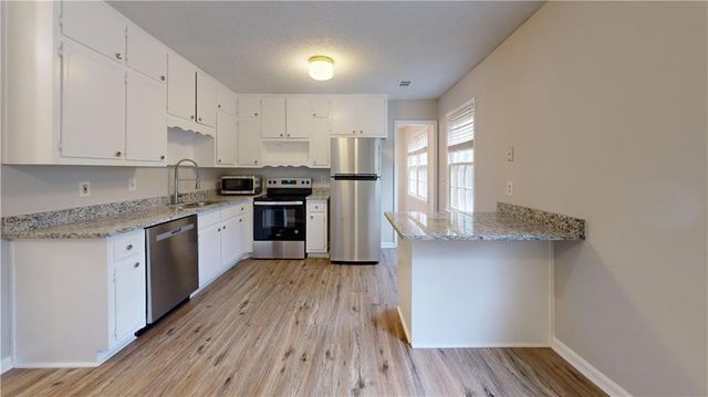 460 Oakland Ridge Court, Lawrenceville, GA 30044